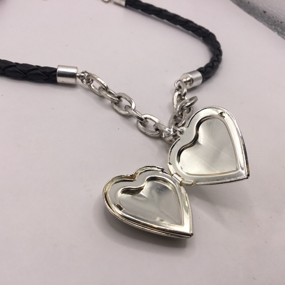 Vintage AVON Etched Heart Locket and STELLA & DOT Bardot Spiral Bracelet 🔥 - Picture 7 of 8